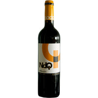 Bottle of NDQ Selección Monastrell Syrah red wine